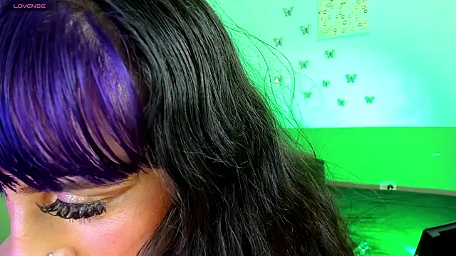 Monserrat_Cute_'s cam snapshot