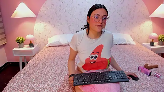 Angelie_Rosebrm's cam snapshot