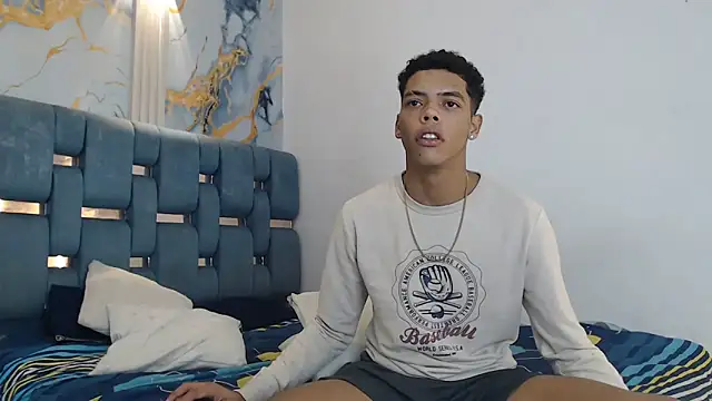 PRETTY_FEM live sex cam