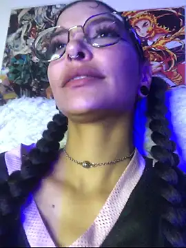 Luna-Chann live sex cam