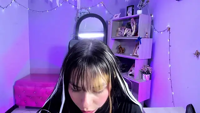 BellaLovee_'s cam snapshot