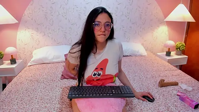 Angelie_Rosebrm's cam snapshot