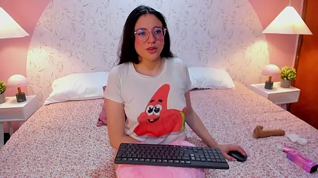 Angelie_Rosebrm's cam snapshot