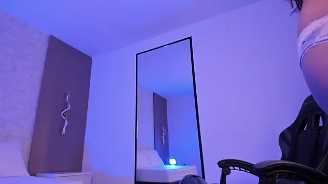 allie_bruce's cam snapshot