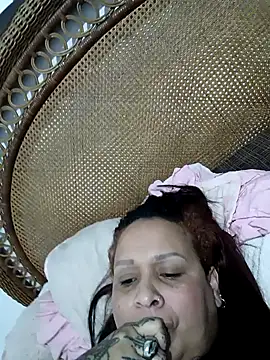 Milfvalesk live sex cam