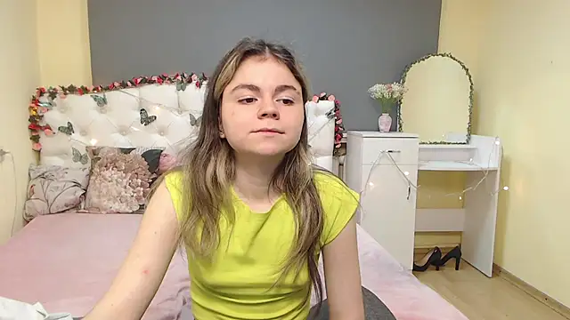 TinaRedly live sex cam