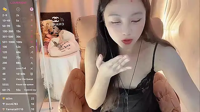 Lydia-668 live sex cam