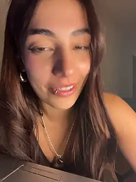 littlethyy live sex cam