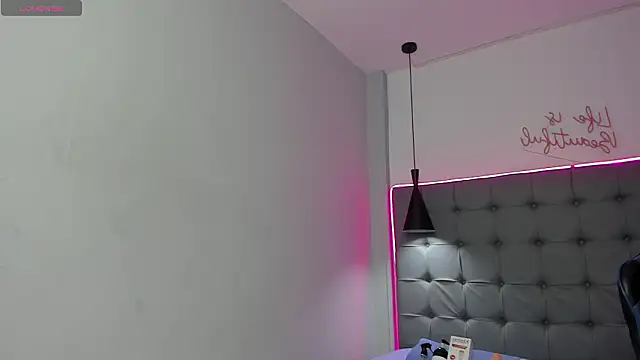 scarletcherry18 live sex cam