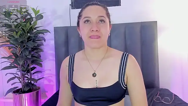 LeiahBlonde_'s cam snapshot