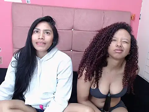 mailatenea303av's cam snapshot