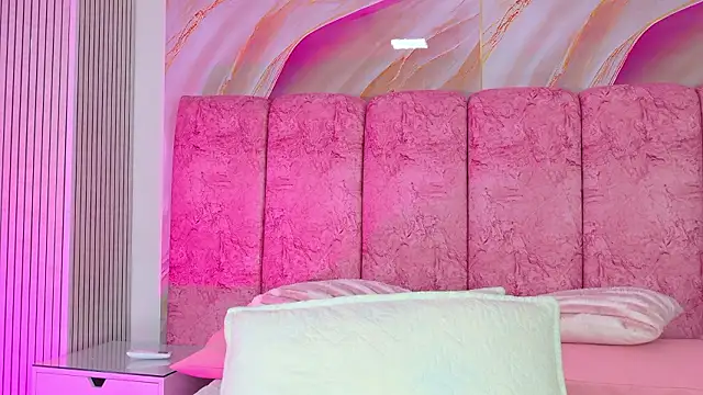 emmacurvy's cam snapshot