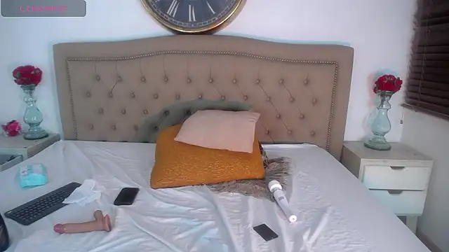 LucyVilla's cam snapshot