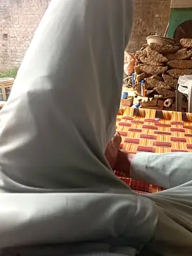 Daddyishere_19 live sex cam