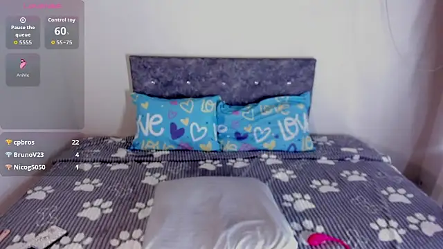 carolinemiller7 live sex cam