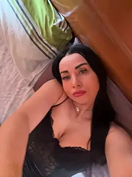 CrazzyChicks live sex cam