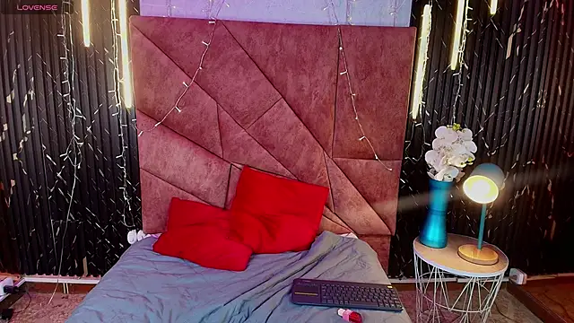 Shalyn_Lux live sex cam