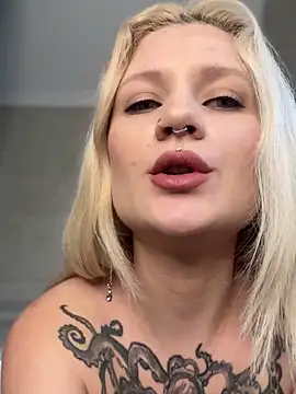 BlondeDoll_ live sex cam