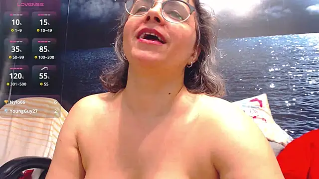 LadyAverrySquirt11 live sex cam