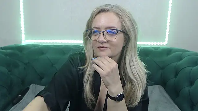 IvanaCharm live sex cam