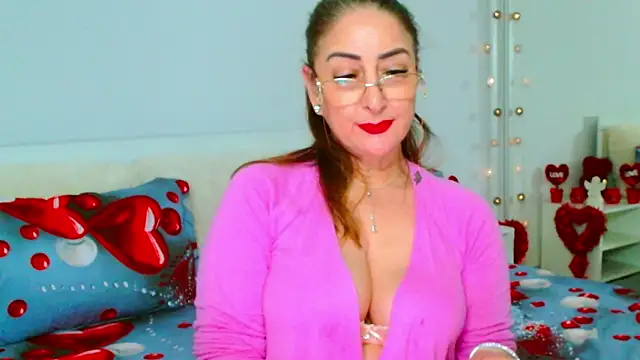 Tyana40 live sex cam