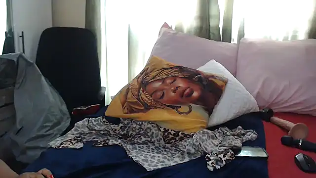 Foxybrownxx1 live sex cam