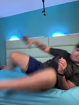 EmilyAndAndrew live sex cam