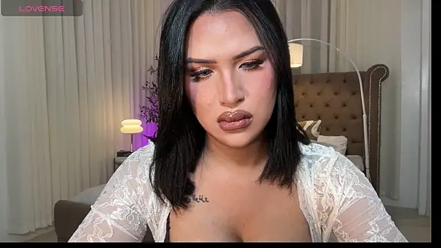 Your_Majesty_Tyra live sex cam