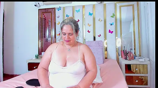 AnyelaGitanaMature live sex cam