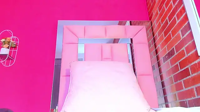 Baby_doll_XOXO live sex cam