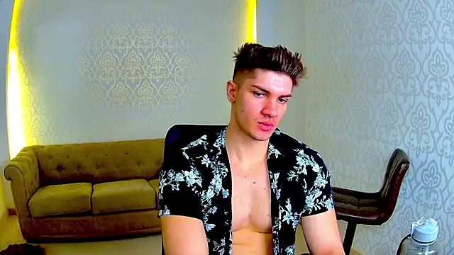 MaxKaiden live sex cam