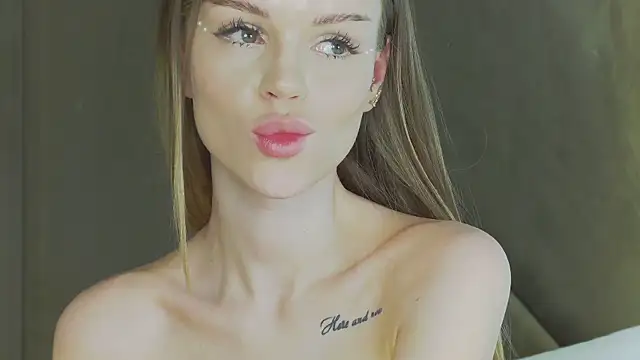 MarilynNova's cam snapshot