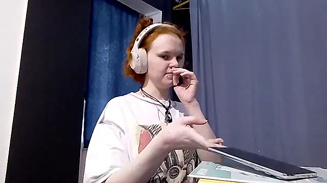 CurlaPettyBom's cam snapshot