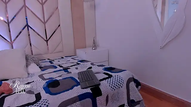 Raven_Luxx's cam snapshot