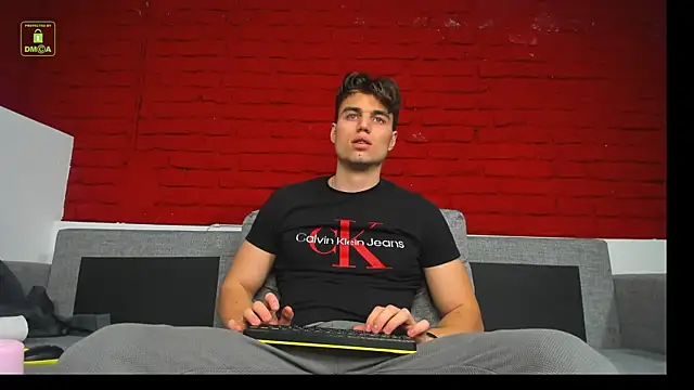 Kyle_Baker live sex cam