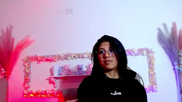 sharlotaustral18's cam snapshot