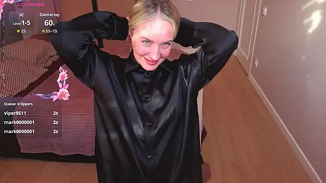 MonikaFoxys's cam snapshot