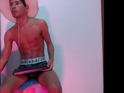 axel_rosse012's cam snapshot