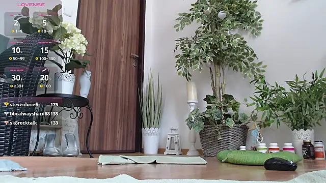 Squirtmania live sex cam