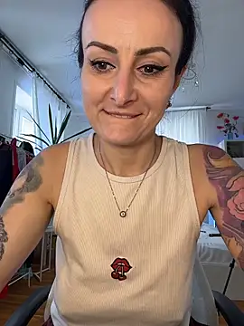 AnnaMaria- live sex cam