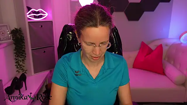 AnnikaRose live sex cam