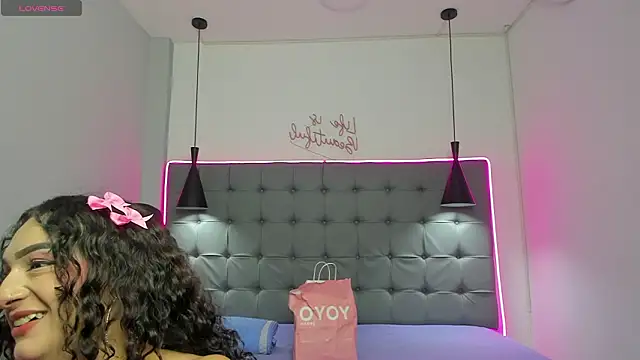 scarletcherry18 live sex cam