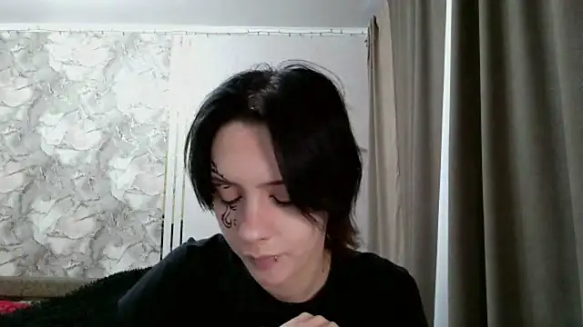 LxayBloom's cam snapshot