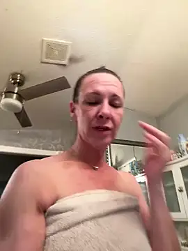 Lilbeezie81 live sex cam