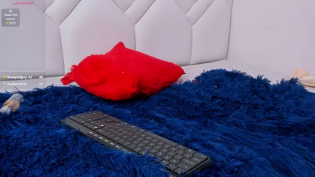 LindaHooker live sex cam