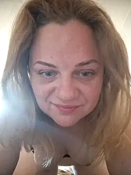 VitniKis live sex cam