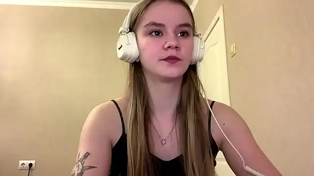 AgnesShy_'s cam snapshot