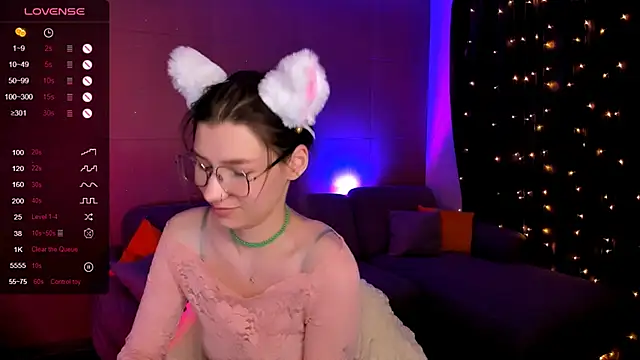 LinaBlossom_'s cam snapshot