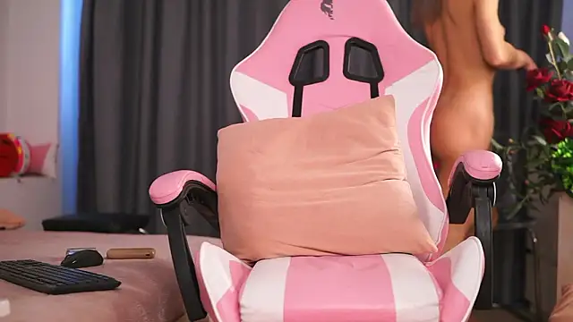 NyrobiNova's cam snapshot