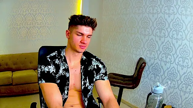 MaxKaiden live sex cam